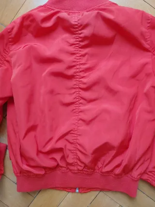 Bomber anaranjada Bershka. Talla S