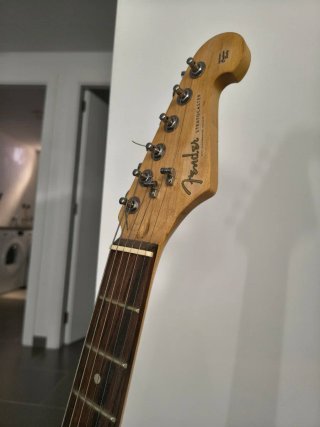 Guitarra Stratocaster (Partscaster).