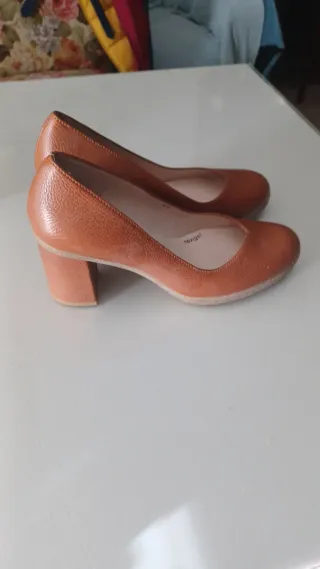 Zapatos de tacón color camel