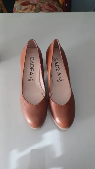 Zapatos de tacón color camel