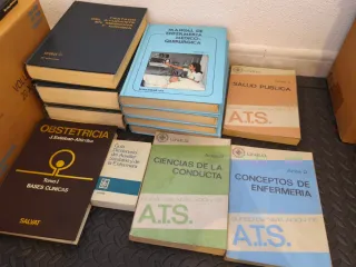 Libros antiguos de medicina y enfermería