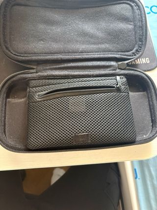 Nintendo Switch con fundas y juegos