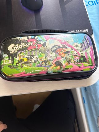 Nintendo Switch con fundas y juegos