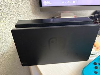 Nintendo Switch con fundas y juegos