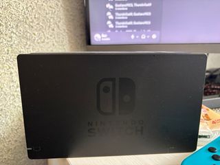 Nintendo Switch con fundas y juegos