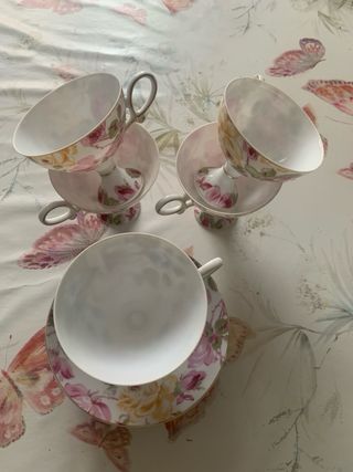 Set 5 tazze da tè con piattini