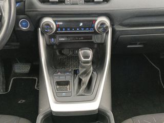 TOYOTA RAV4 220H ADVANCE