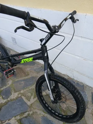 Bicicleta Trial Jitsie Negra