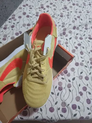 Nike Deportivos Amarillos/Rojos Sin Estrenar