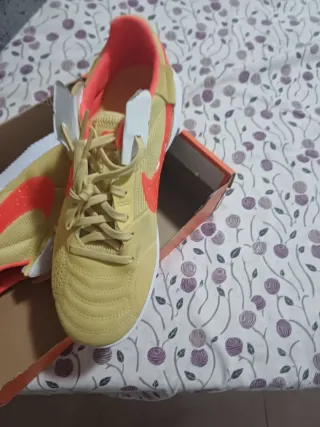 Nike Deportivos Amarillos/Rojos Sin Estrenar
