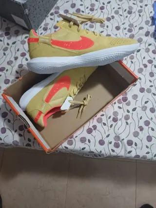 Nike Deportivos Amarillos/Rojos Sin Estrenar