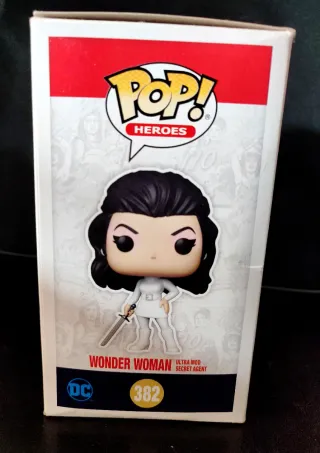 Funko Pop Wonder Woman WW84 324 y Secret Agent 382