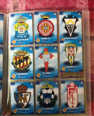 Archivador 405 cromos fútbol + 30 Pokémon