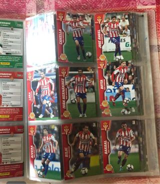 Archivador 405 cromos fútbol + 30 Pokémon