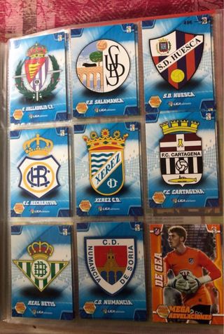 Archivador 405 cromos fútbol + 30 Pokémon