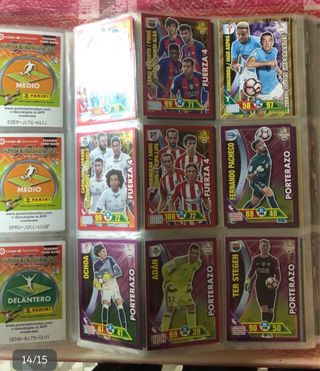 Archivador 405 cromos fútbol + 30 Pokémon