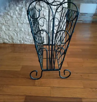 Cesto portariviste in ferro battuto