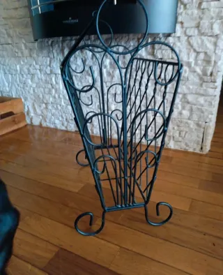 Cesto portariviste in ferro battuto