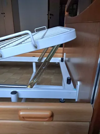 Letto ortopedico e comodino