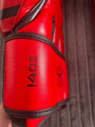 Guantes de Boxeo Venum Negros y Rojos