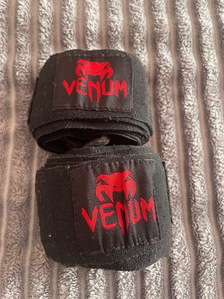 Guantes de Boxeo Venum Negros y Rojos