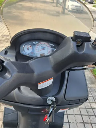 Suzuki Burgman 125 Negra