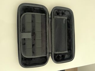 Nintendo Switch completa con caja + Pokemon+ Funda