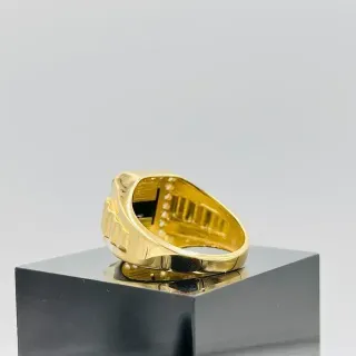 Anillo Sello Medusa Cuadrado Oro 18K