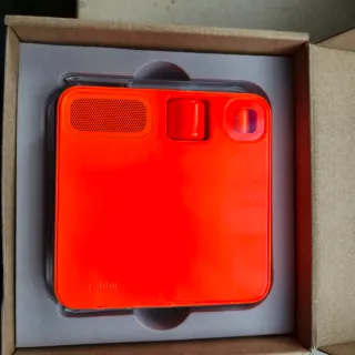 Rabbit R1 - Arancione