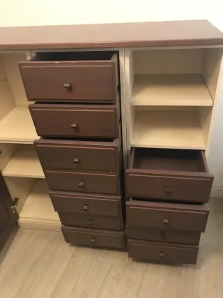 Cómoda de madera y metal