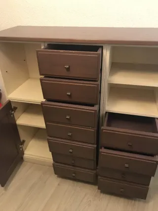 Cómoda de madera y metal