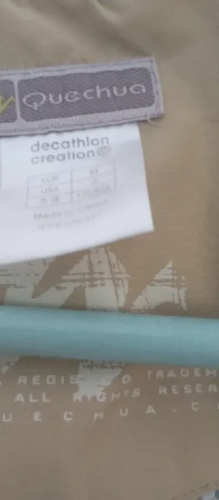 Chaqueta bomber con capucha beige