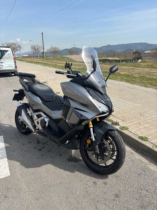 Honda Forza 750 2023 - 22000 km + Maleta Shad