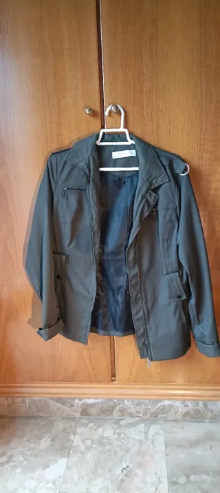 Chaqueta tipo cabardina verde oliva Talla XL