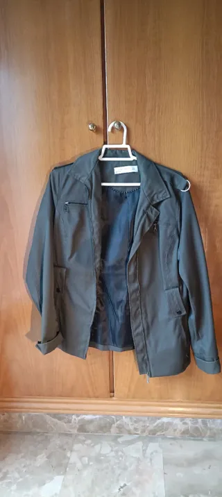 Chaqueta tipo cabardina verde oliva Talla XL