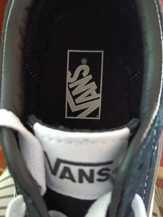 Zapatillas Vans Negras y Blancas