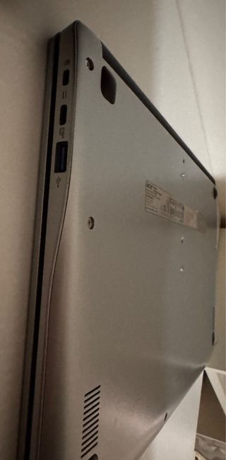 Portátil Acer 8GB RAM 64GB poco uso + cargador