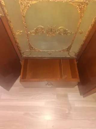 Radio antigua de madera