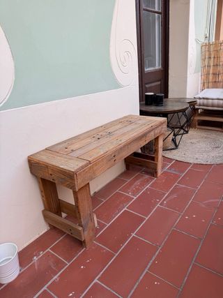 Banqueta de madera rústica