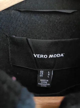 Abrigo negro botones dorados