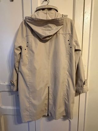 Gabardina Beige con Capucha