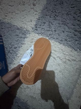 Zapatillas Adidas Grises y Blancas