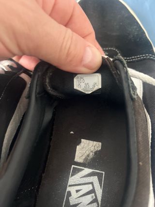 Zapatillas Vans Negras y Blancas