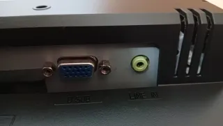 Monitor LCD Plata y Negro