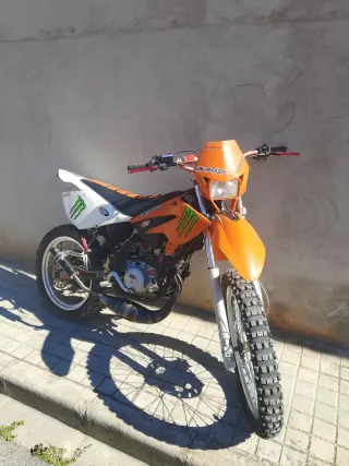 Moto Enduro/Motocross Naranja y Blanca