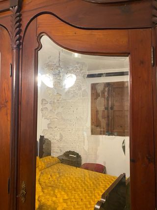 Armario antiguo madera cerezo con espejos
