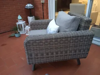 Conjunto Exterior: 2 Butacas y Mesa Ratán