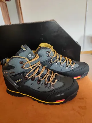 Botas de montaña grises y amarillas T43