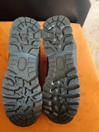 Botas de montaña grises y amarillas T43