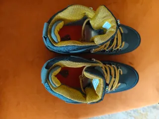 Botas de montaña grises y amarillas T43